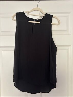 Violet & Claire Black Sleeveless Keyhole Camisole